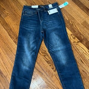 Judy Blue Flattering wash blue jeans